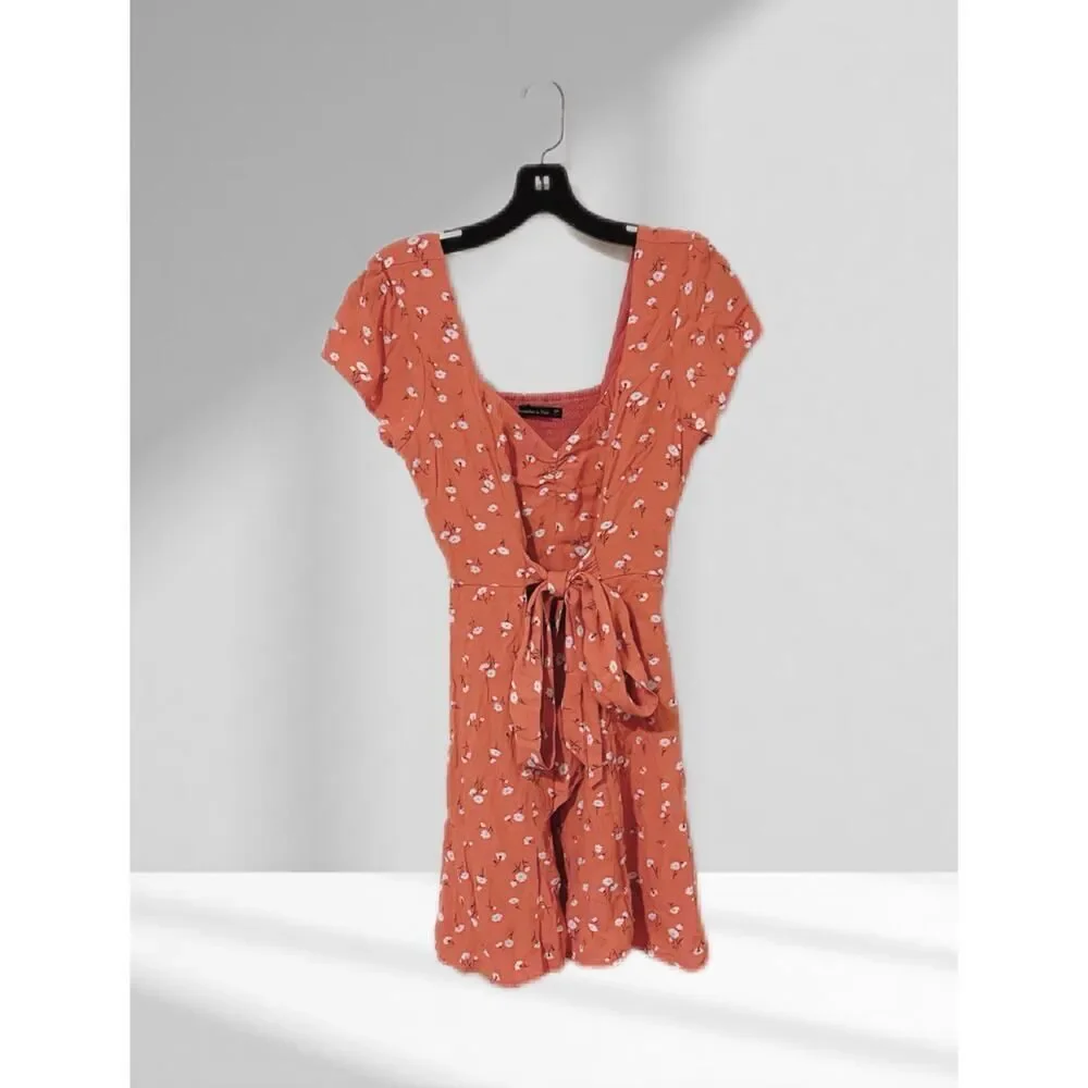 Abercrombie & Fitch peach coral floral mini dress in size Small Petite